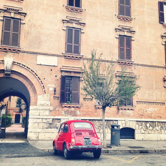 Red Fiat 500 near the house in Rome - Free image #331779
