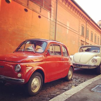 Old small cars in street - image gratuit #331879 