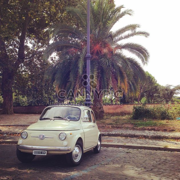 Fiat 500 on the streets of summer town - image #331929 gratis