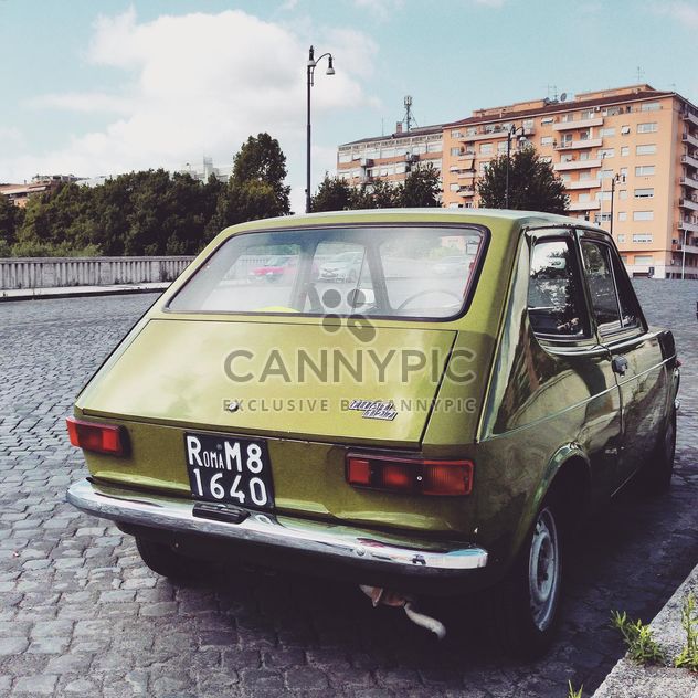 Old Fiat 127 on road - image #332029 gratis