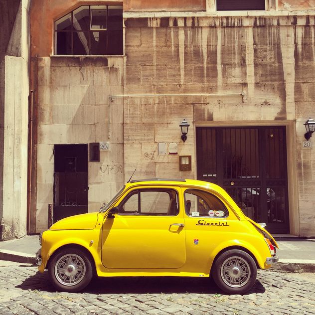 Old yellow Fiat 500 car - image gratuit #332369 