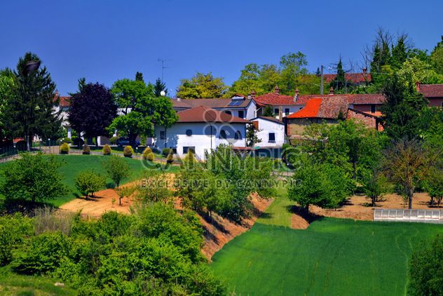 group of houses in the countryside - image #333699 gratis