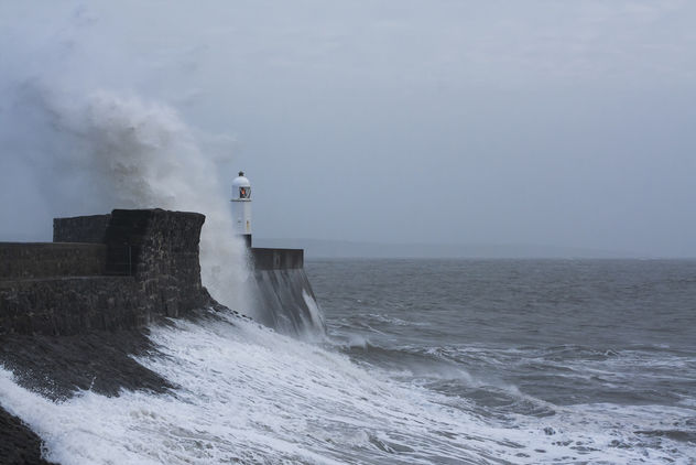 High tide at Porthcawl, Vale of Glamorgan - image gratuit #337429 