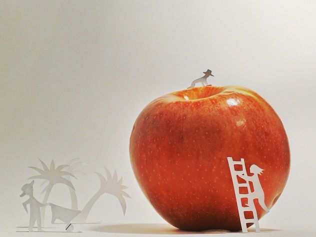Apple and people made of paper - бесплатный image #337869