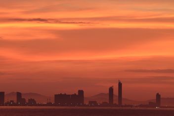 Architecture under orange sky at sunset - image gratuit #338509 