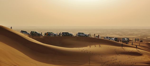 White cars in desert - бесплатный image #339139