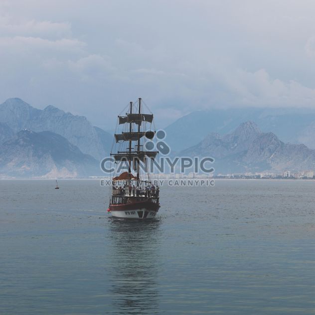 Ship in a sea - Free image #342059