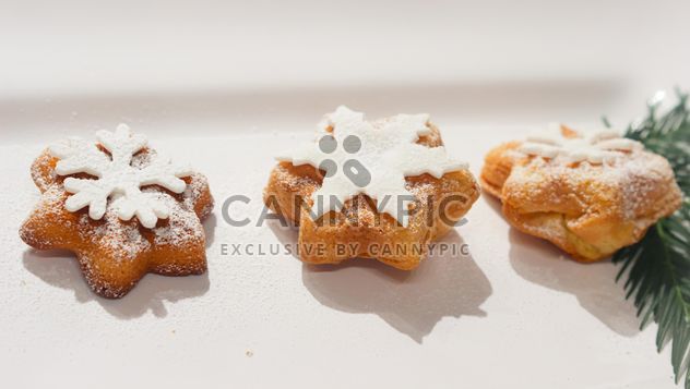 Christmas bakery with white sugar snowflakes - image gratuit #342079 