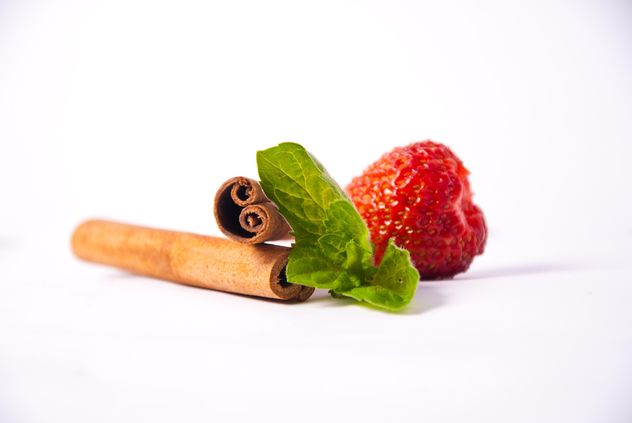 Fresh strawberry with mint and cinnamon on white background - image gratuit #342519 