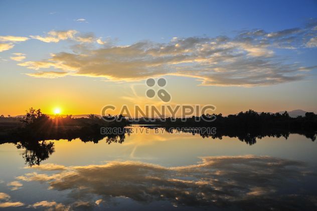 Morning sunrise on a lake - image #344229 gratis