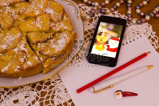 Apple pie, smartphone and paper on table - image #347929 gratis
