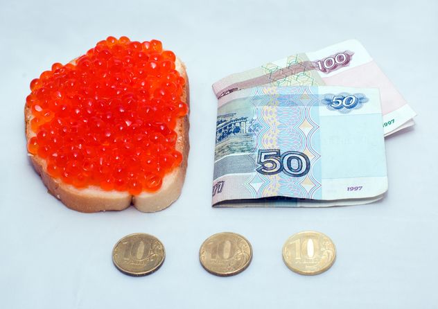 Money and sandwich with red caviar - бесплатный image #347939
