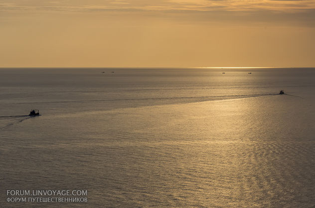 Sunset with fishing boats & palm. Phuket, cape Promthep - image gratuit #411349 