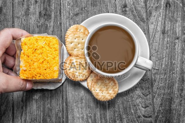 Cup of coffee with crackers and dessert - image #452439 gratis