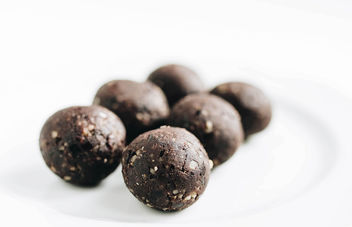 Row homemade cocoa balls.jpg - image #452789 gratis