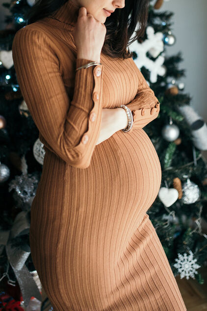 A pregnant woman at home near Christmas tree. - бесплатный image #476649