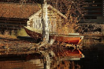 Boathouse and boat - image #501799 gratis
